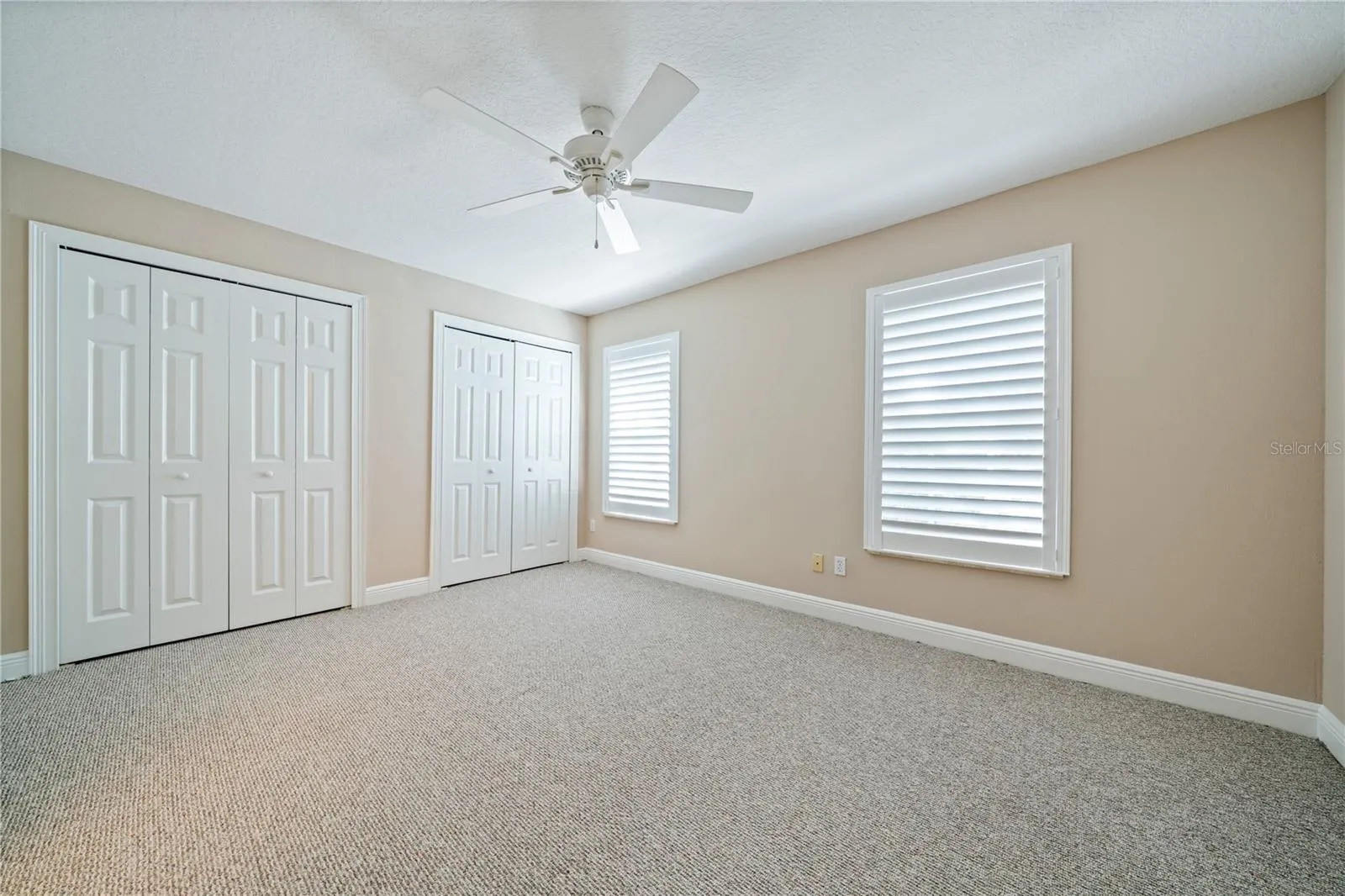 3106 COLONIAL DR