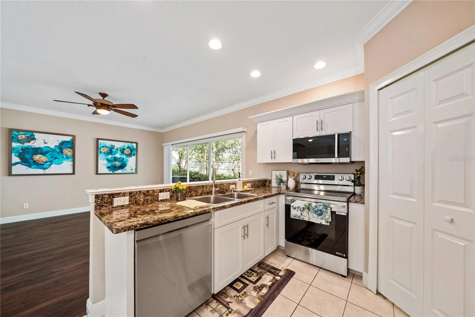 3106 COLONIAL DR