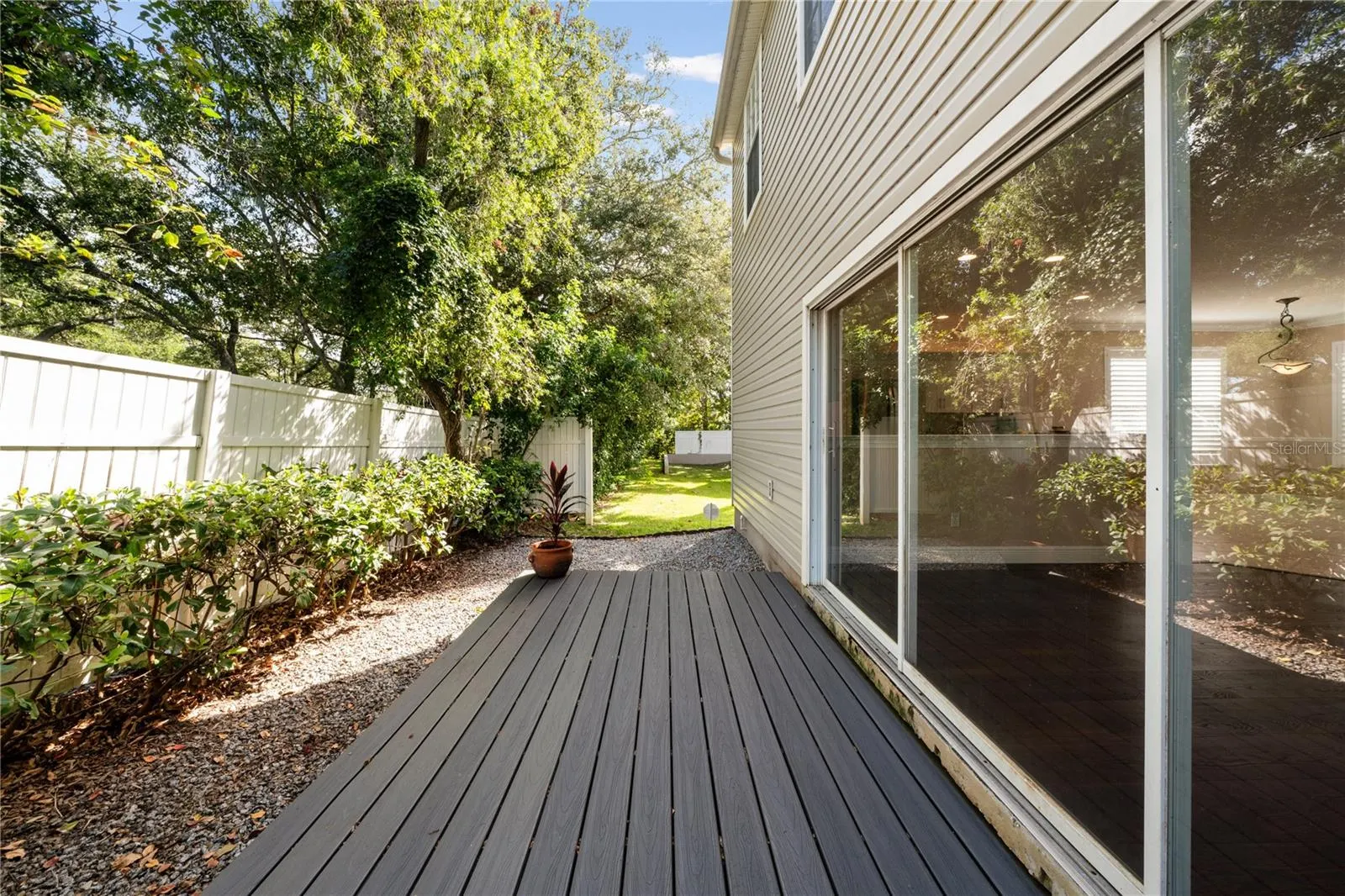 3106 COLONIAL DR
