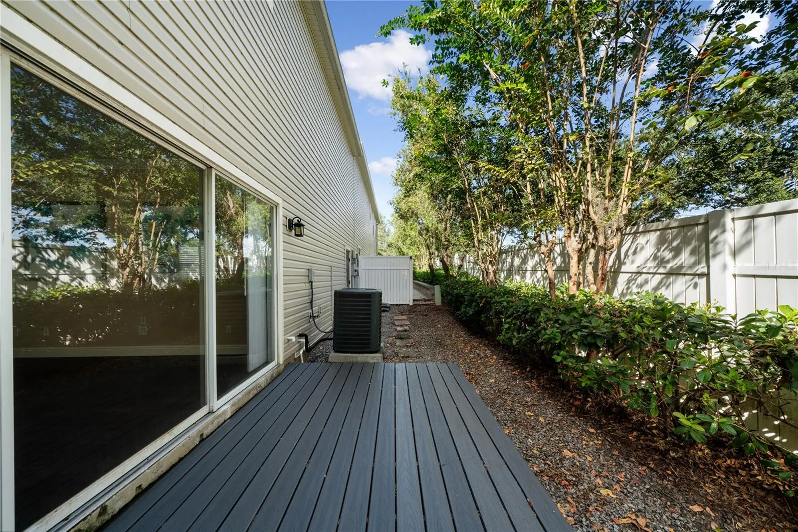 3106 COLONIAL DR