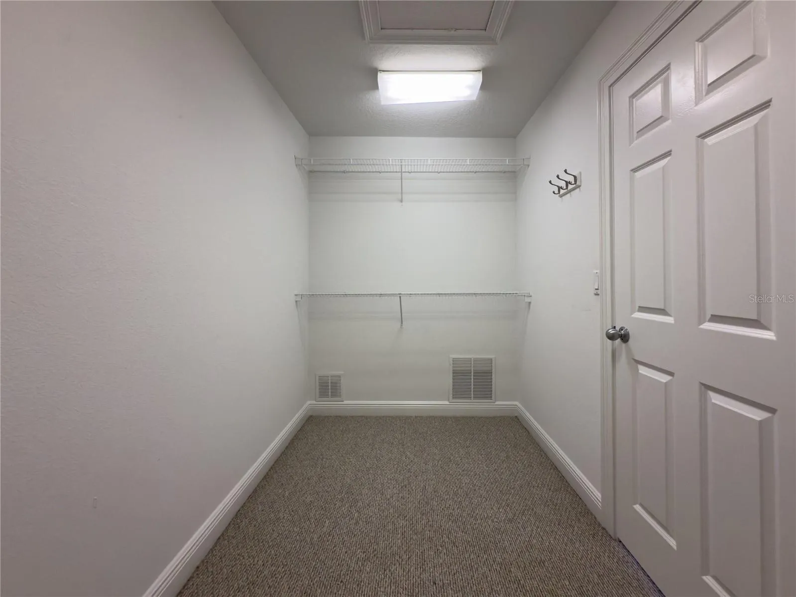 3106 COLONIAL DR