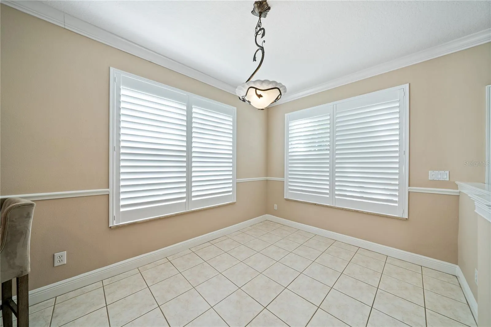3106 COLONIAL DR