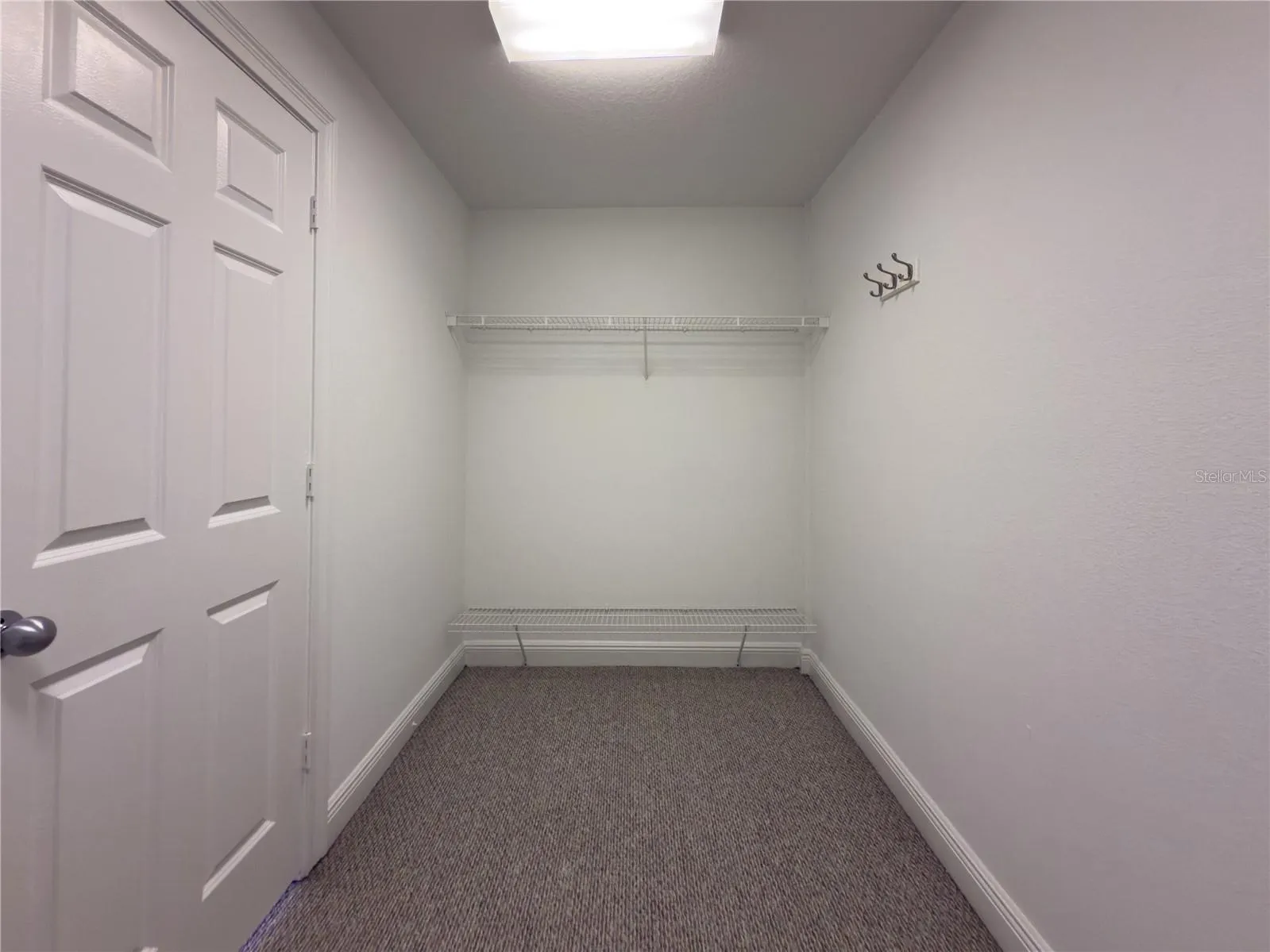 3106 COLONIAL DR