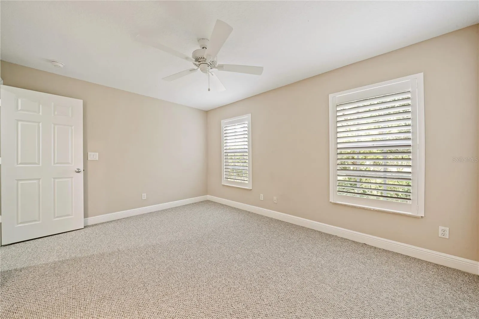 3106 COLONIAL DR