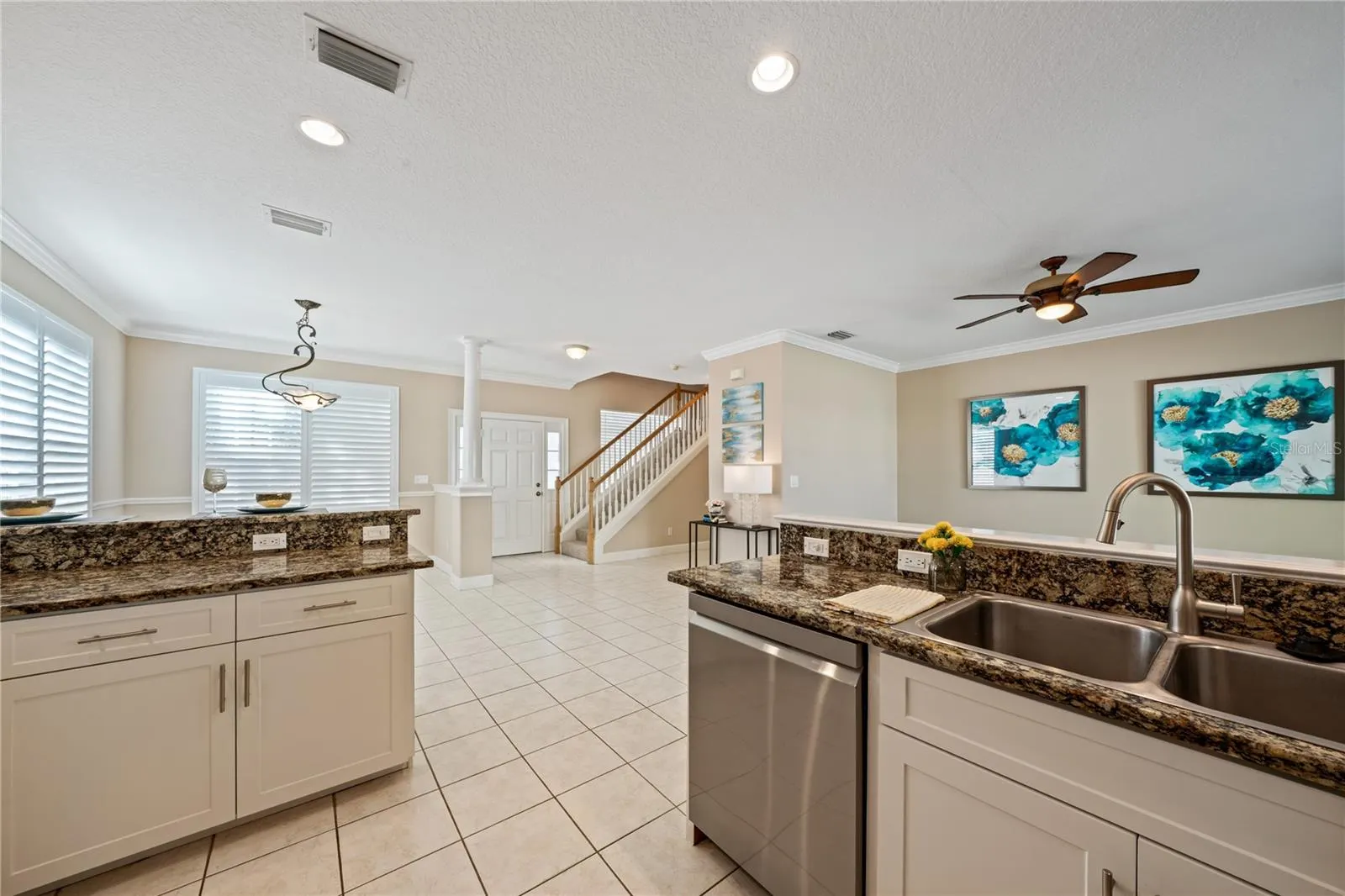 3106 COLONIAL DR