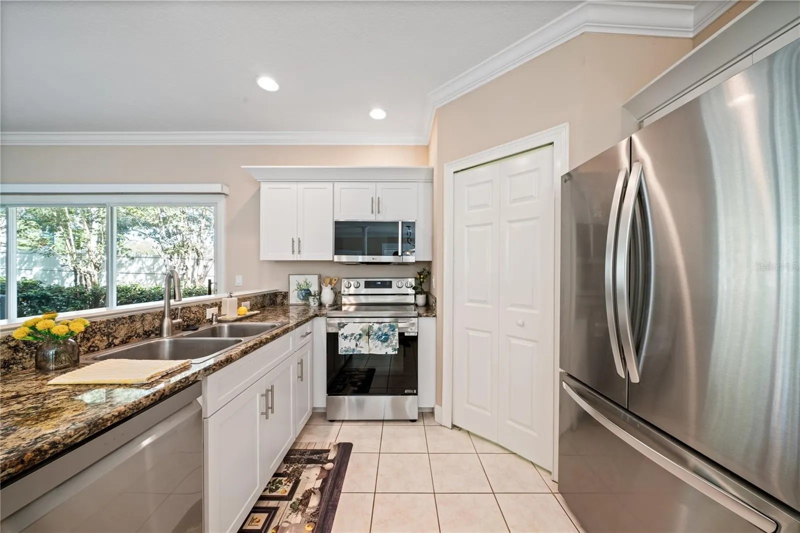 3106 COLONIAL DR