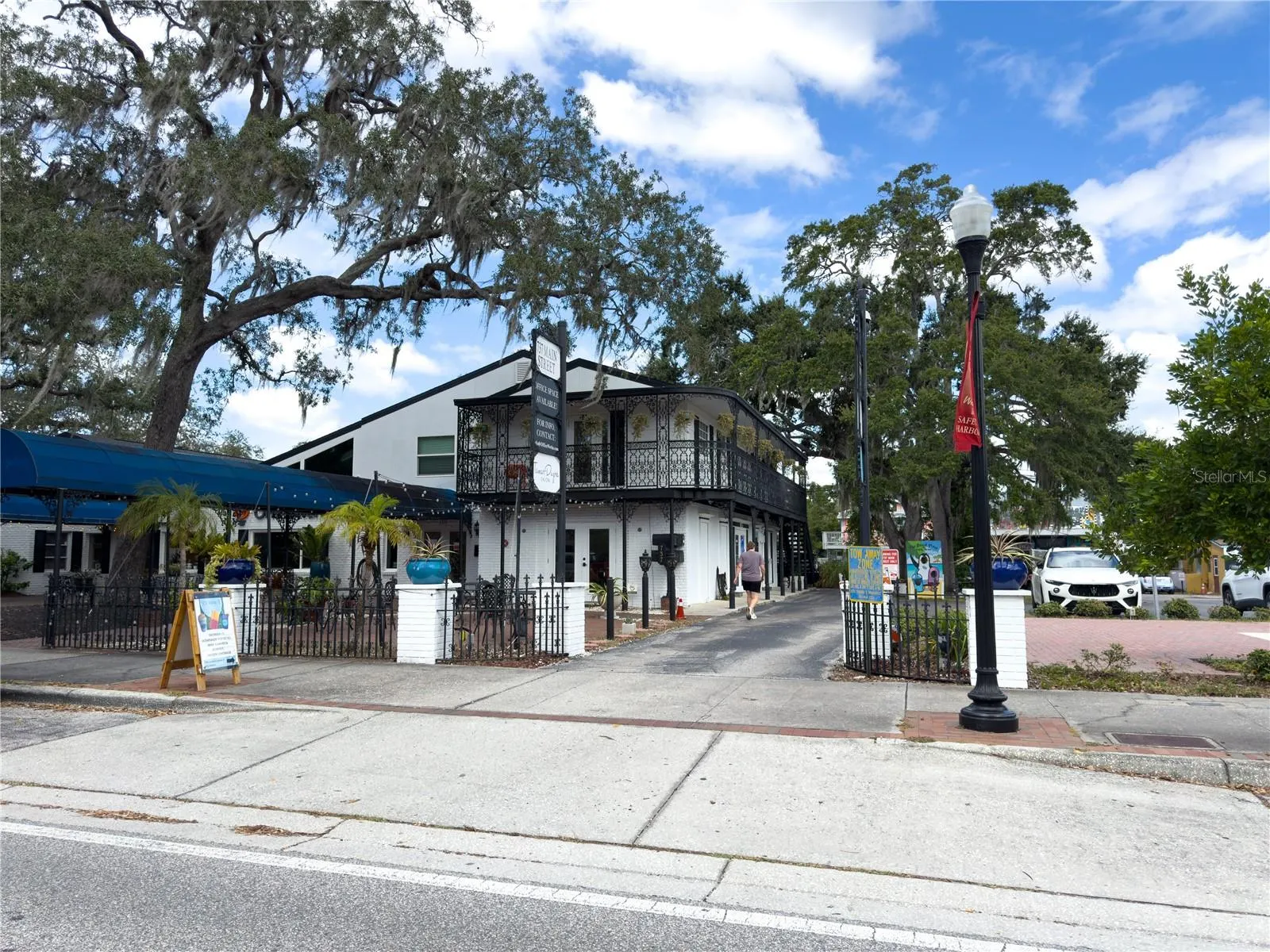 3106 COLONIAL DR