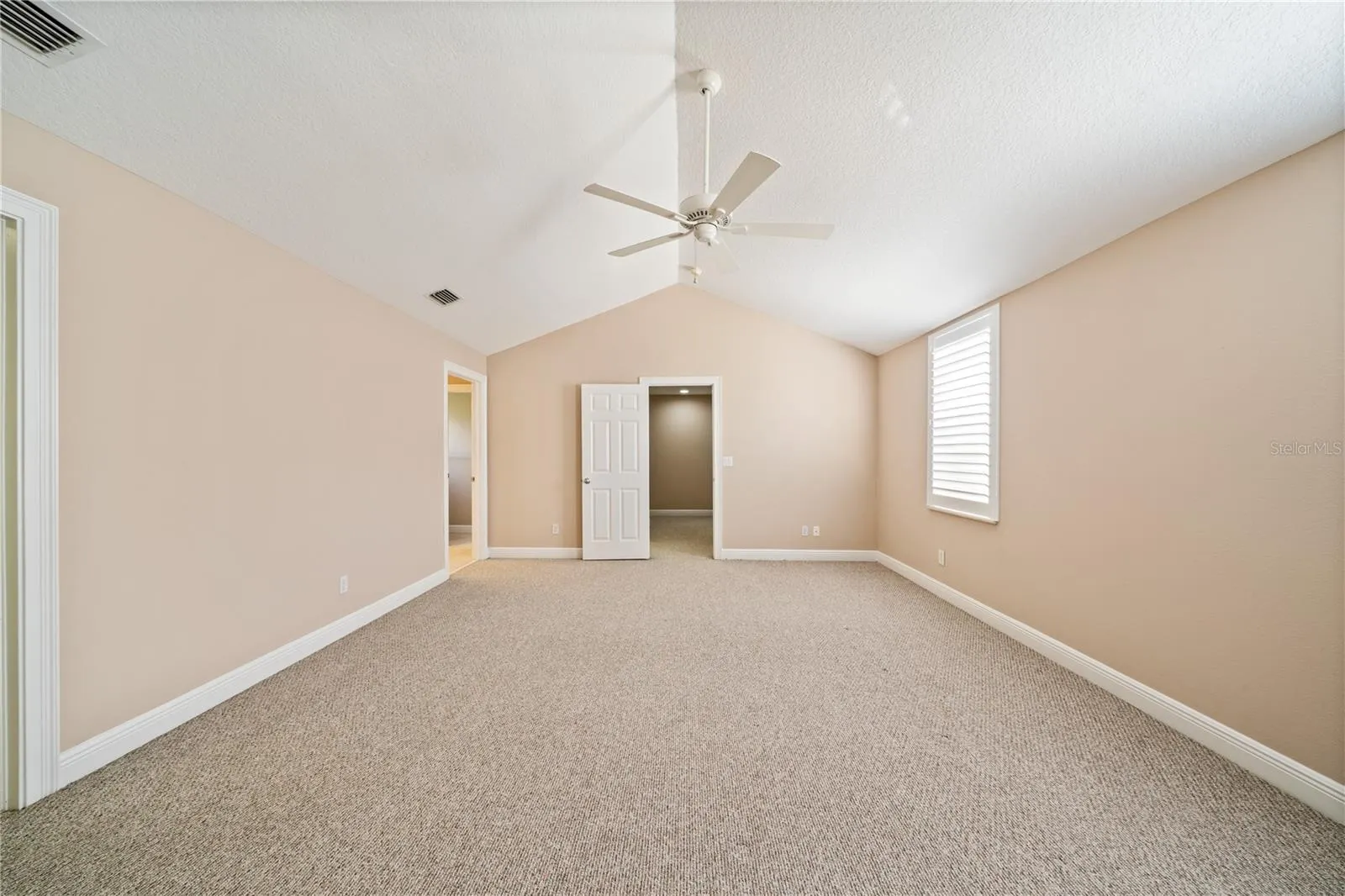 3106 COLONIAL DR