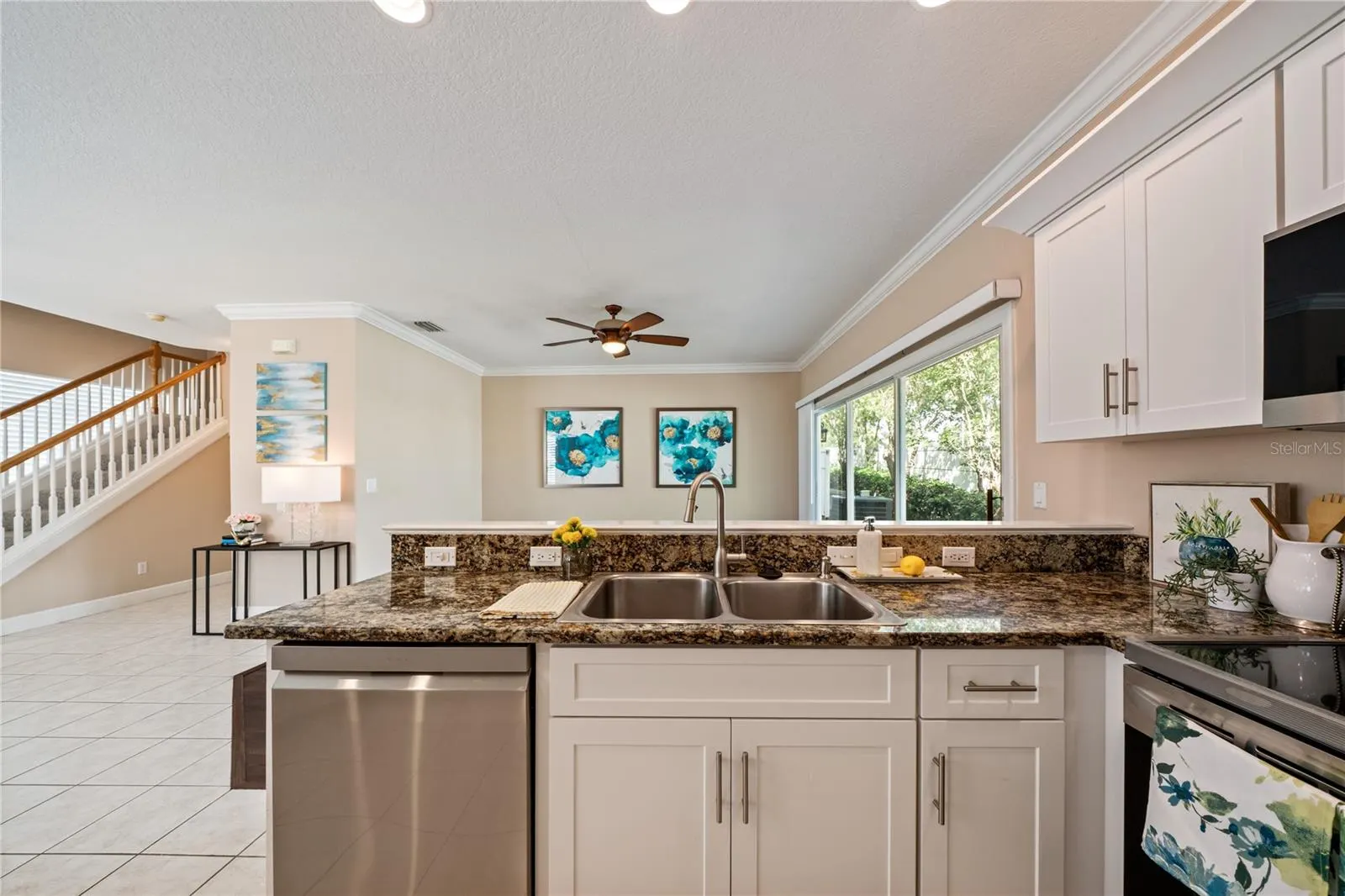 3106 COLONIAL DR