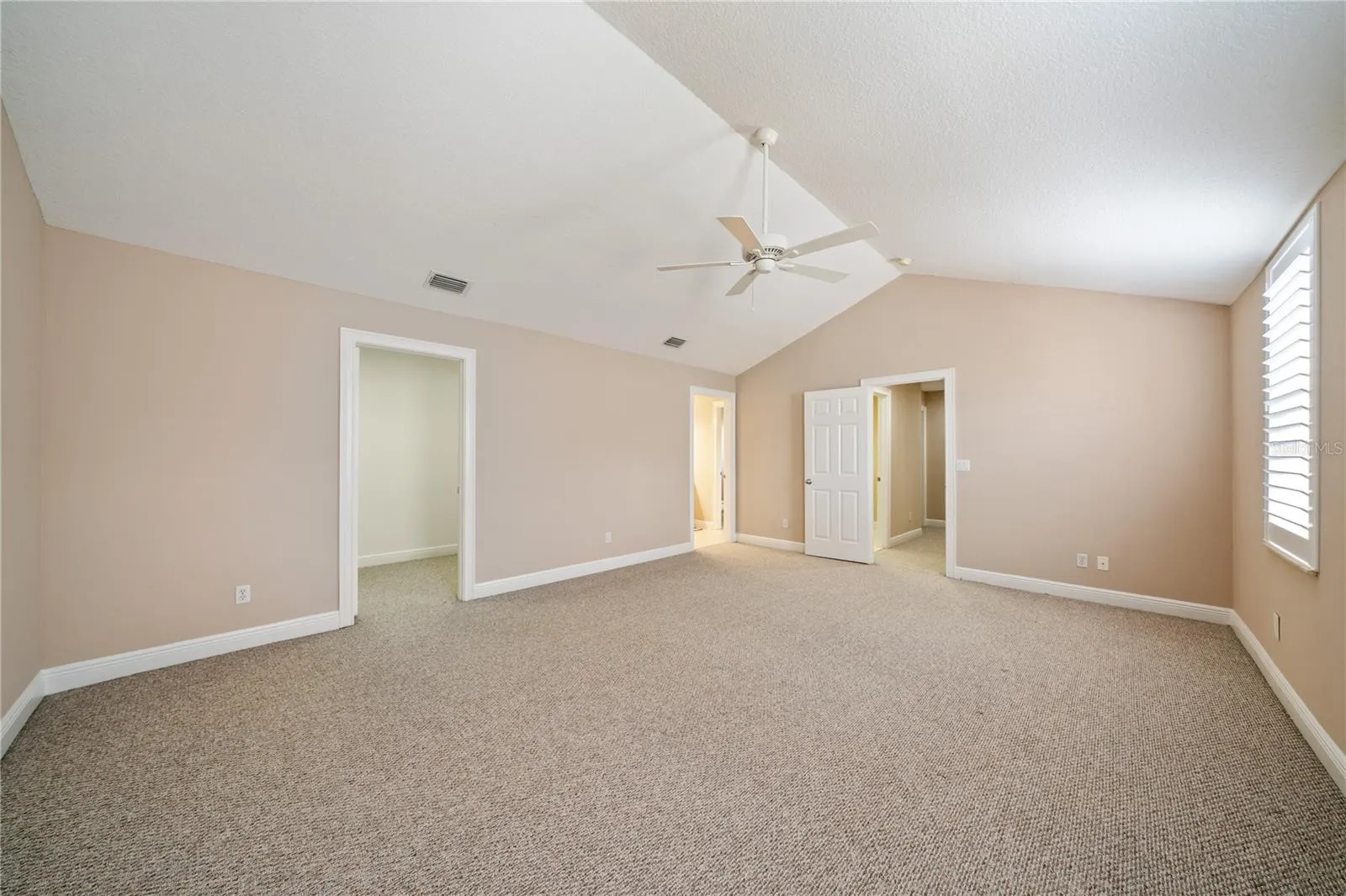3106 COLONIAL DR