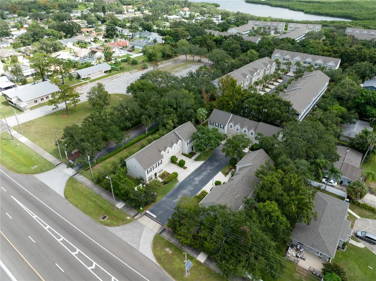 3106 COLONIAL DR