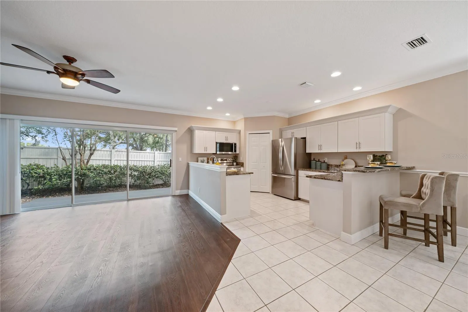 3106 COLONIAL DR