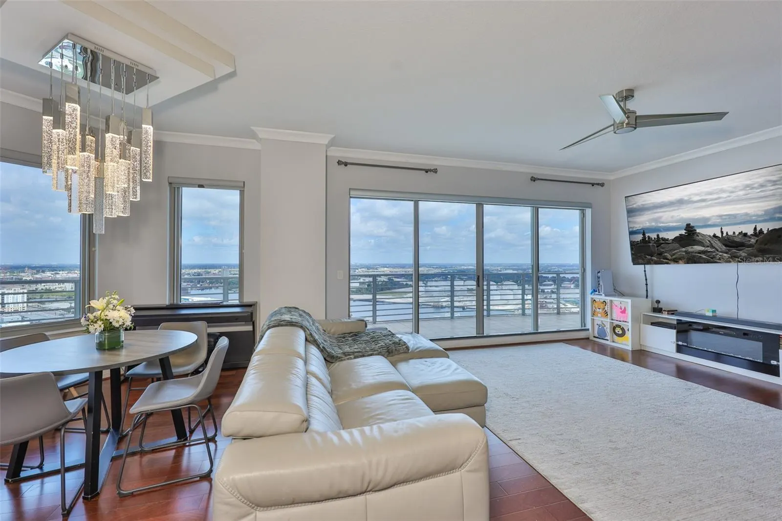 1209 E CUMBERLAND AVE #2404, #2404