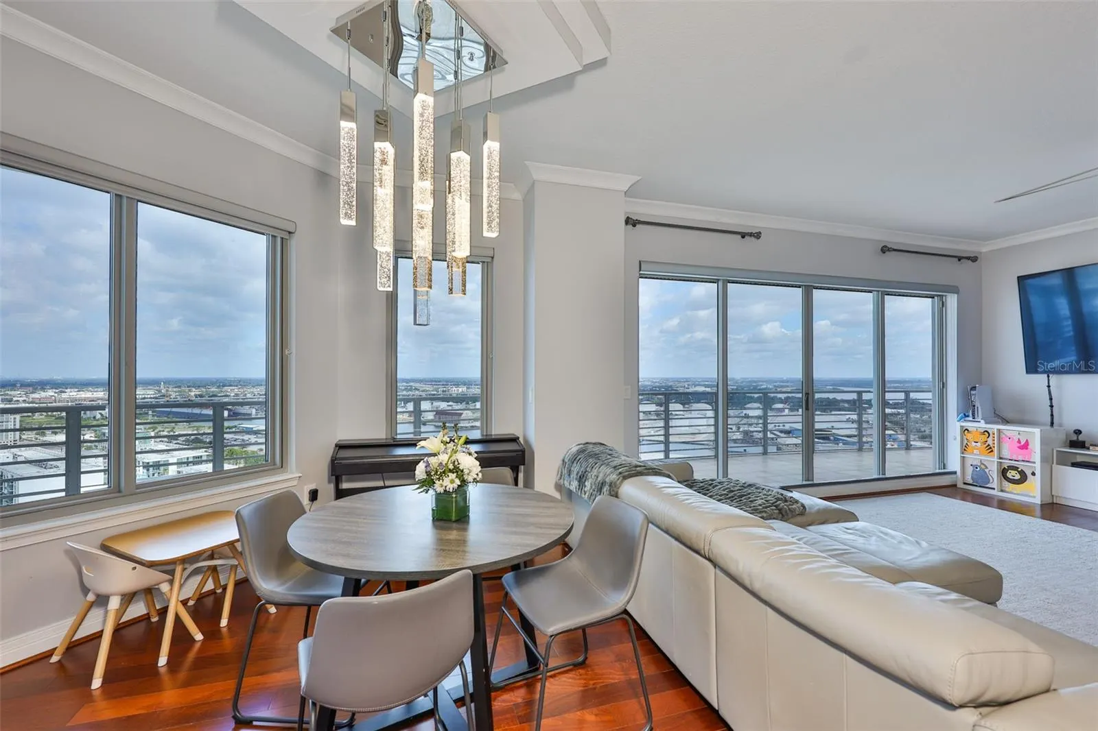 1209 E CUMBERLAND AVE #2404, #2404