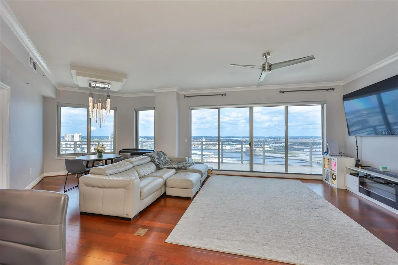 1209 E CUMBERLAND AVE #2404, #2404