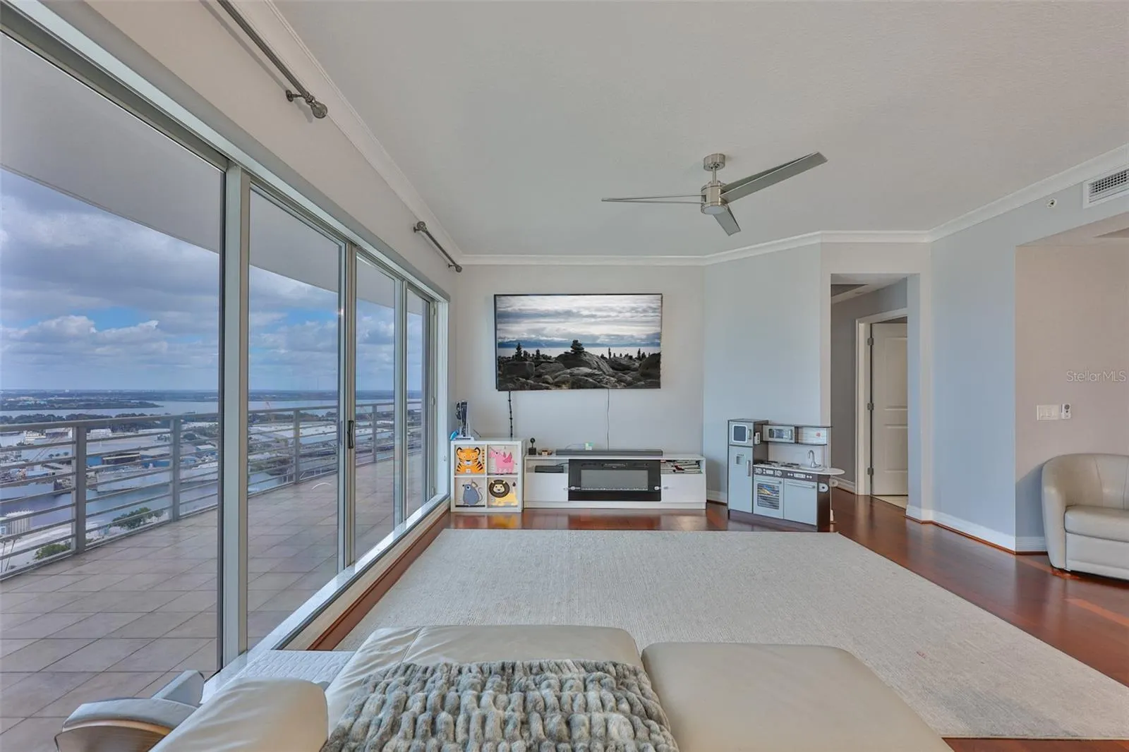 1209 E CUMBERLAND AVE #2404, #2404
