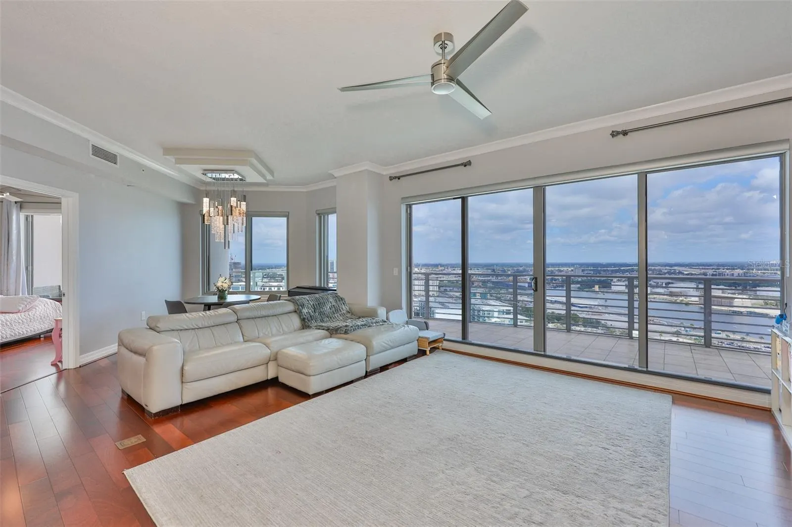 1209 E CUMBERLAND AVE #2404, #2404