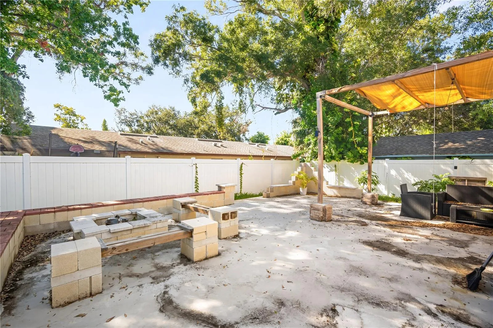 1584 TILLEY AVE