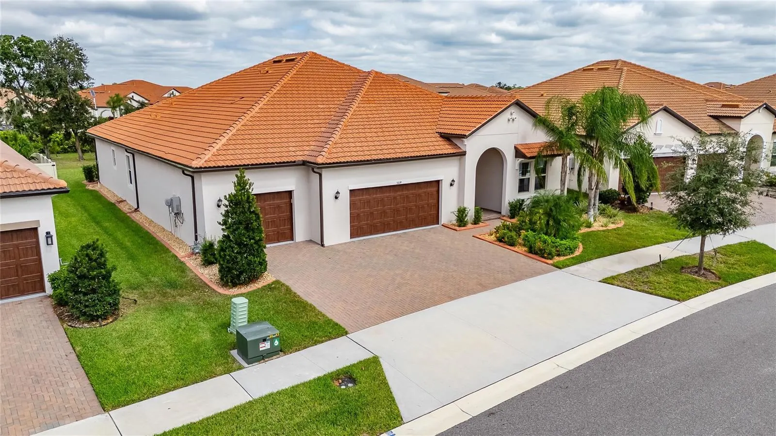 5319 WINDY GROVE DR