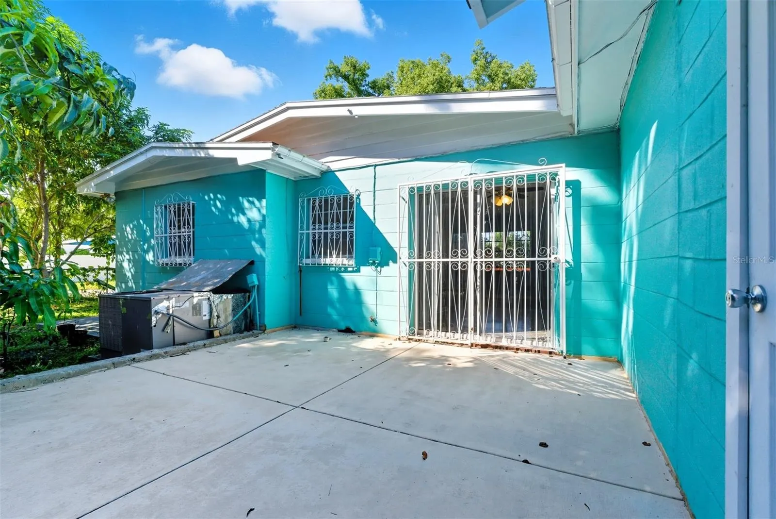 7101 N HOWARD AVE