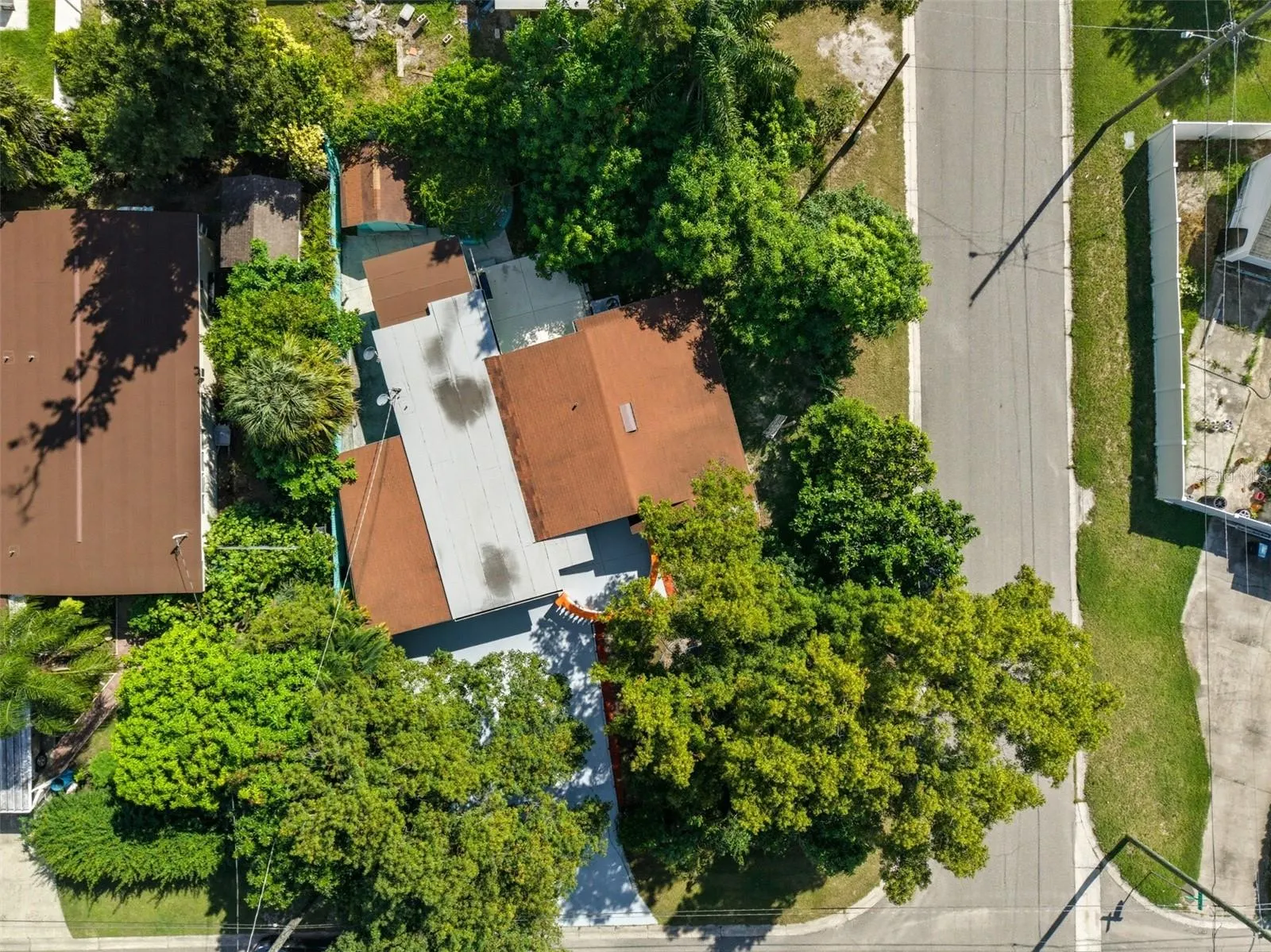 7101 N HOWARD AVE