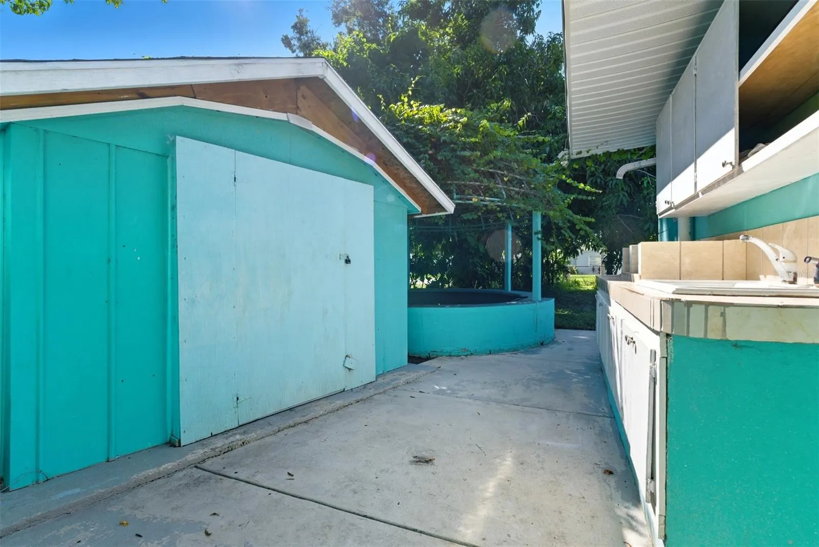 7101 N HOWARD AVE