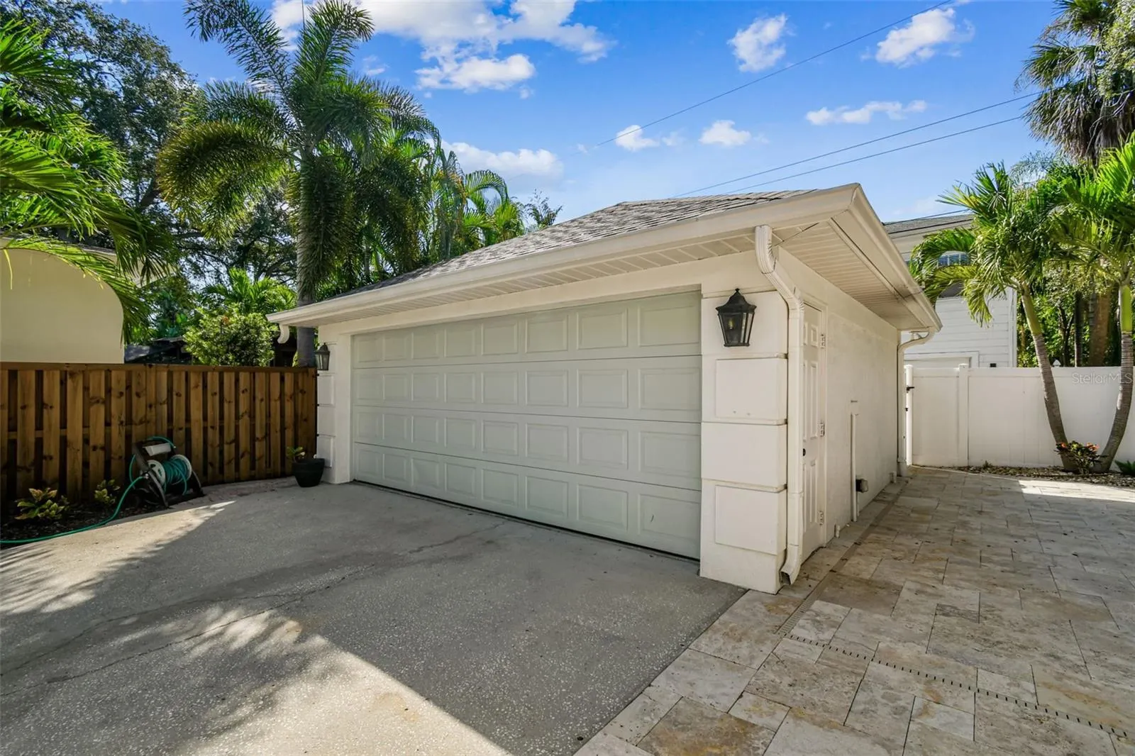 2522 W WATROUS AVE