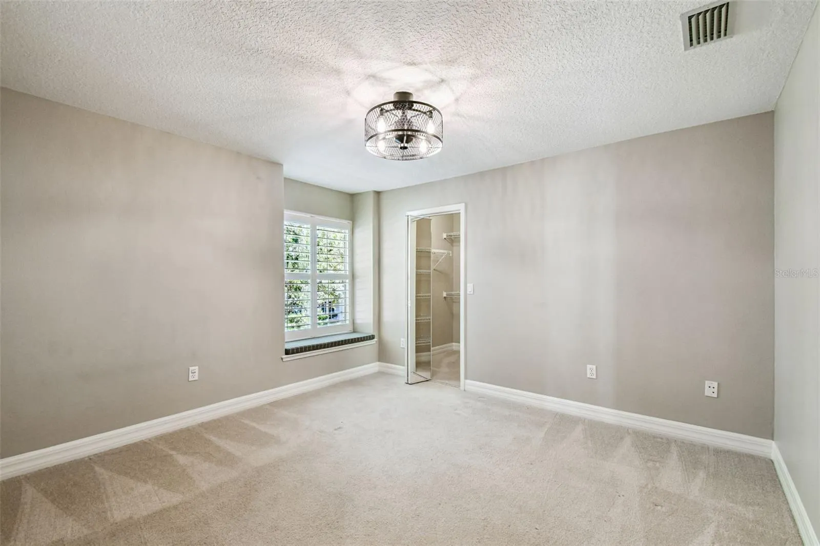 2522 W WATROUS AVE