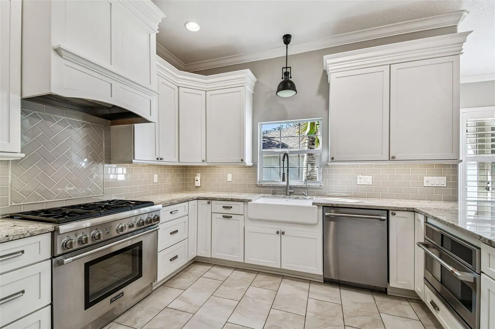2522 W WATROUS AVE
