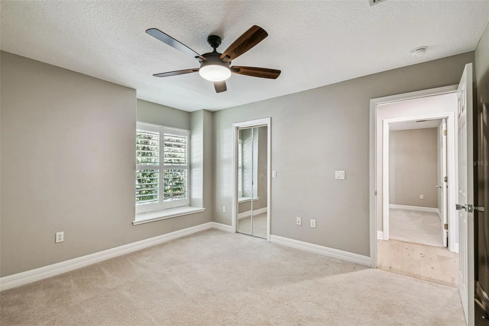2522 W WATROUS AVE