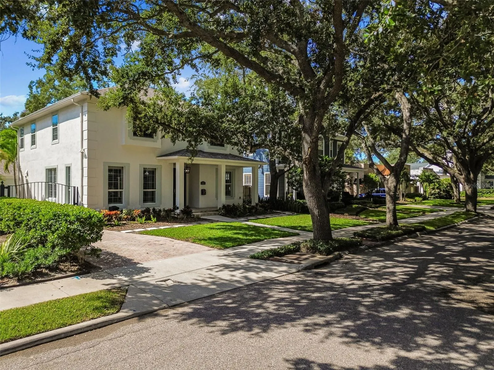2522 W WATROUS AVE