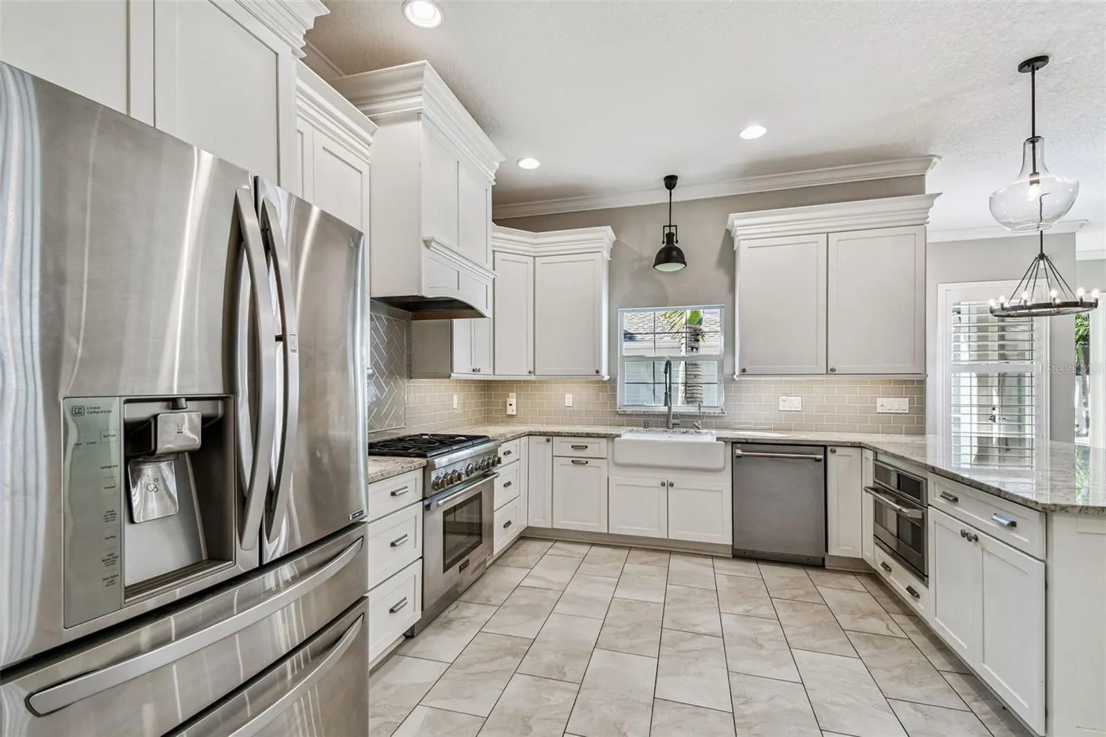 2522 W WATROUS AVE