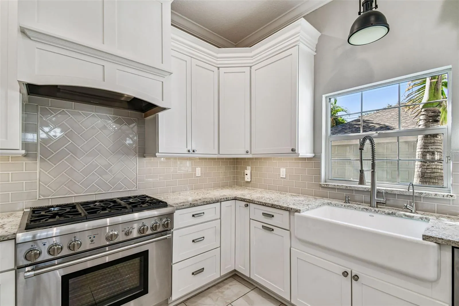 2522 W WATROUS AVE