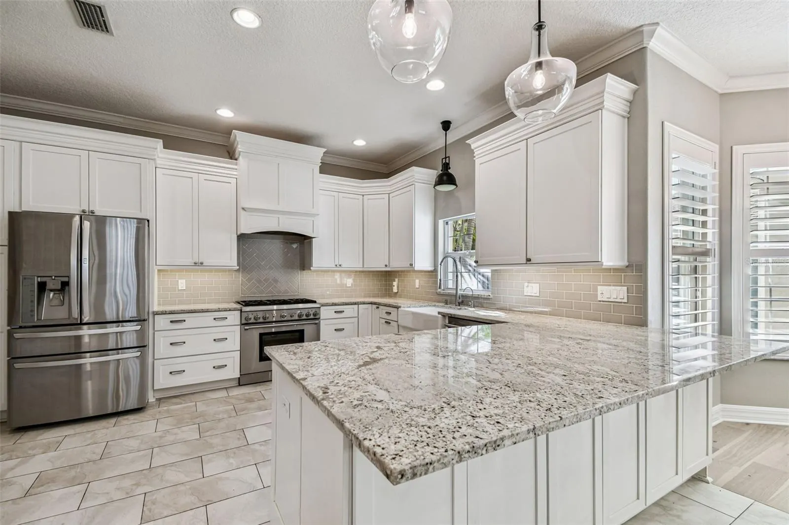 2522 W WATROUS AVE