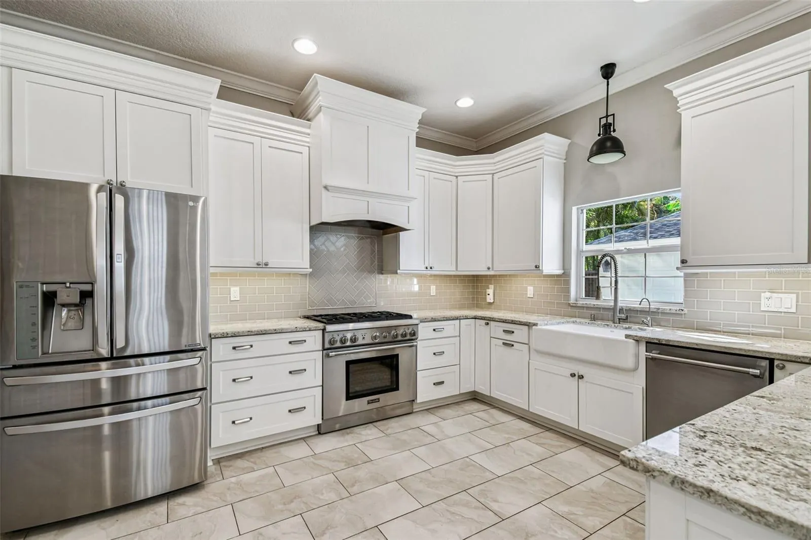 2522 W WATROUS AVE