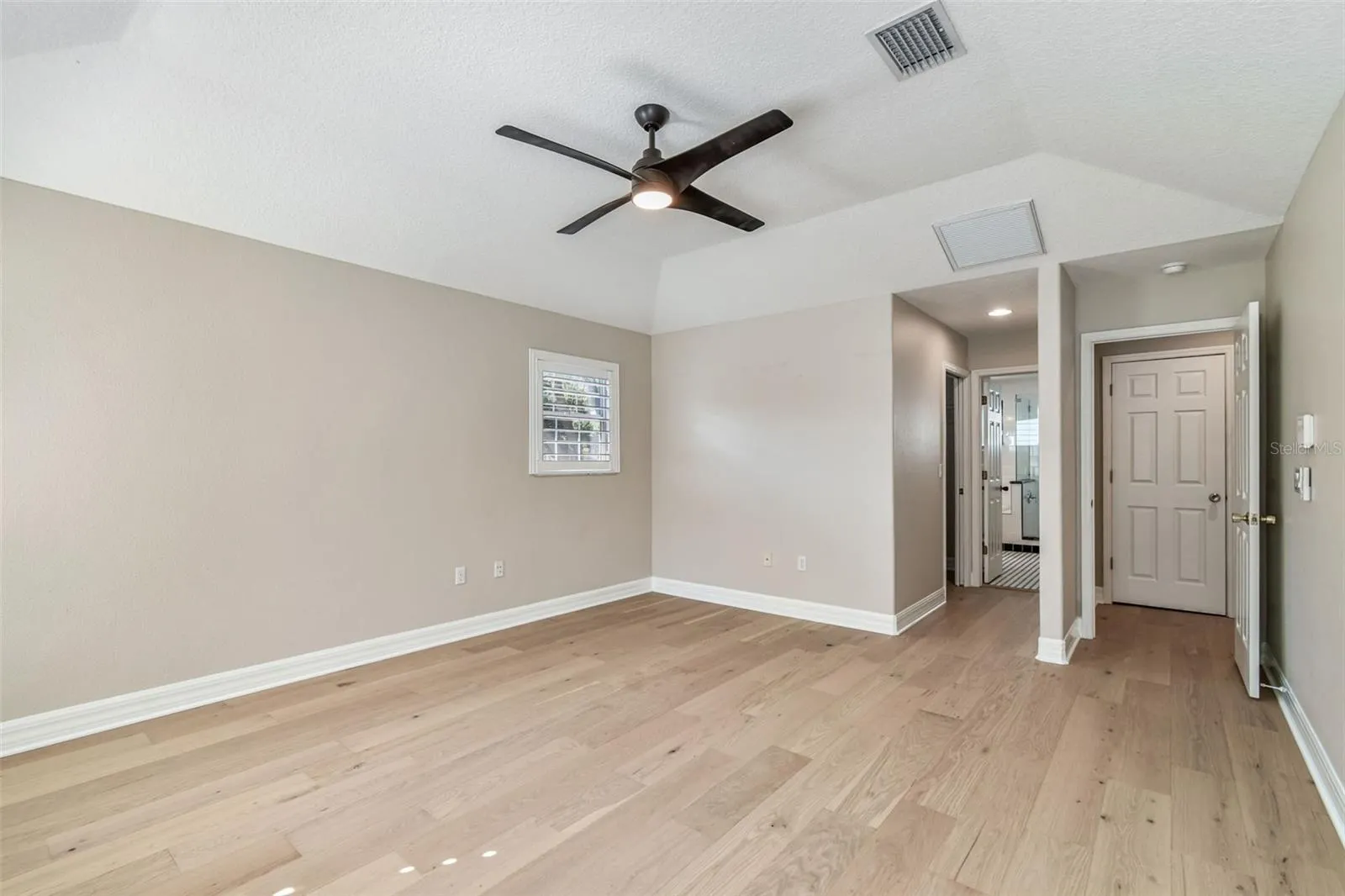 2522 W WATROUS AVE