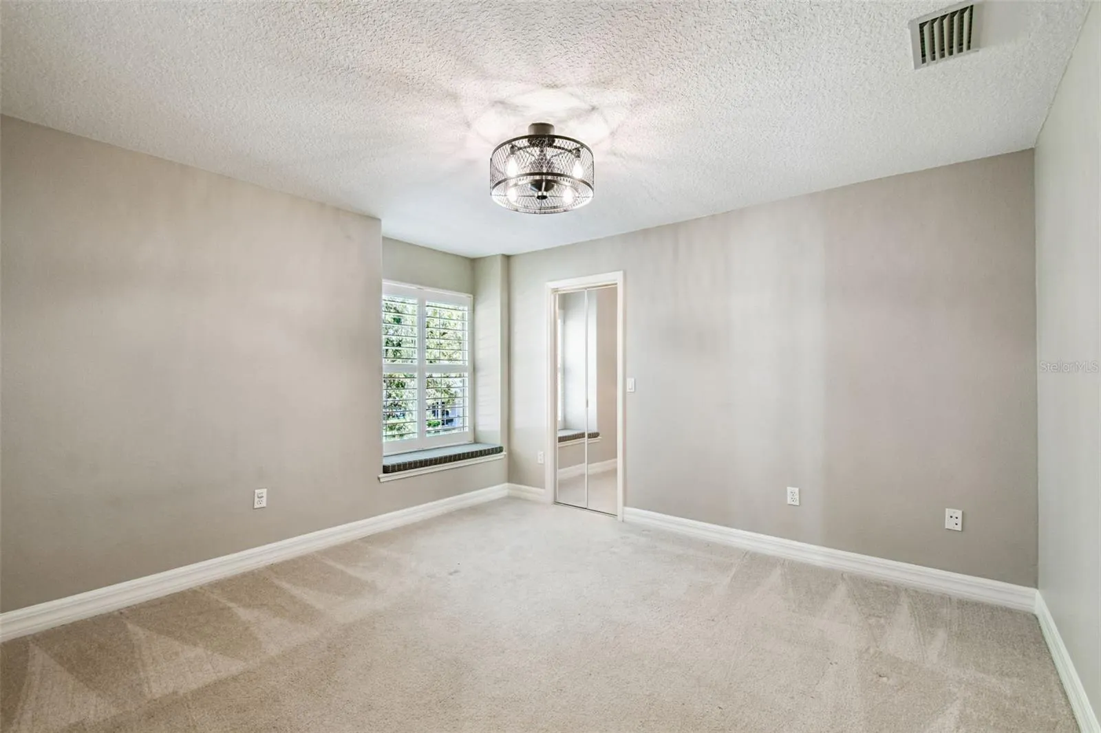 2522 W WATROUS AVE
