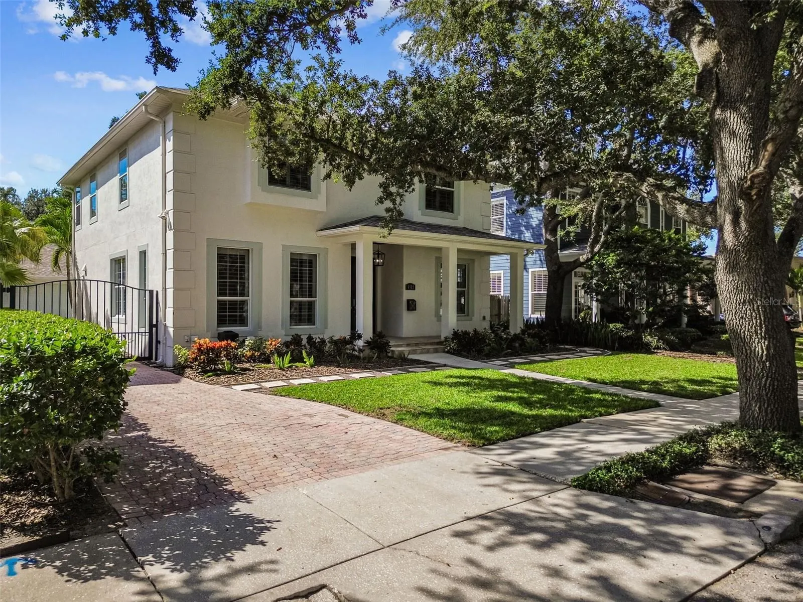 2522 W WATROUS AVE