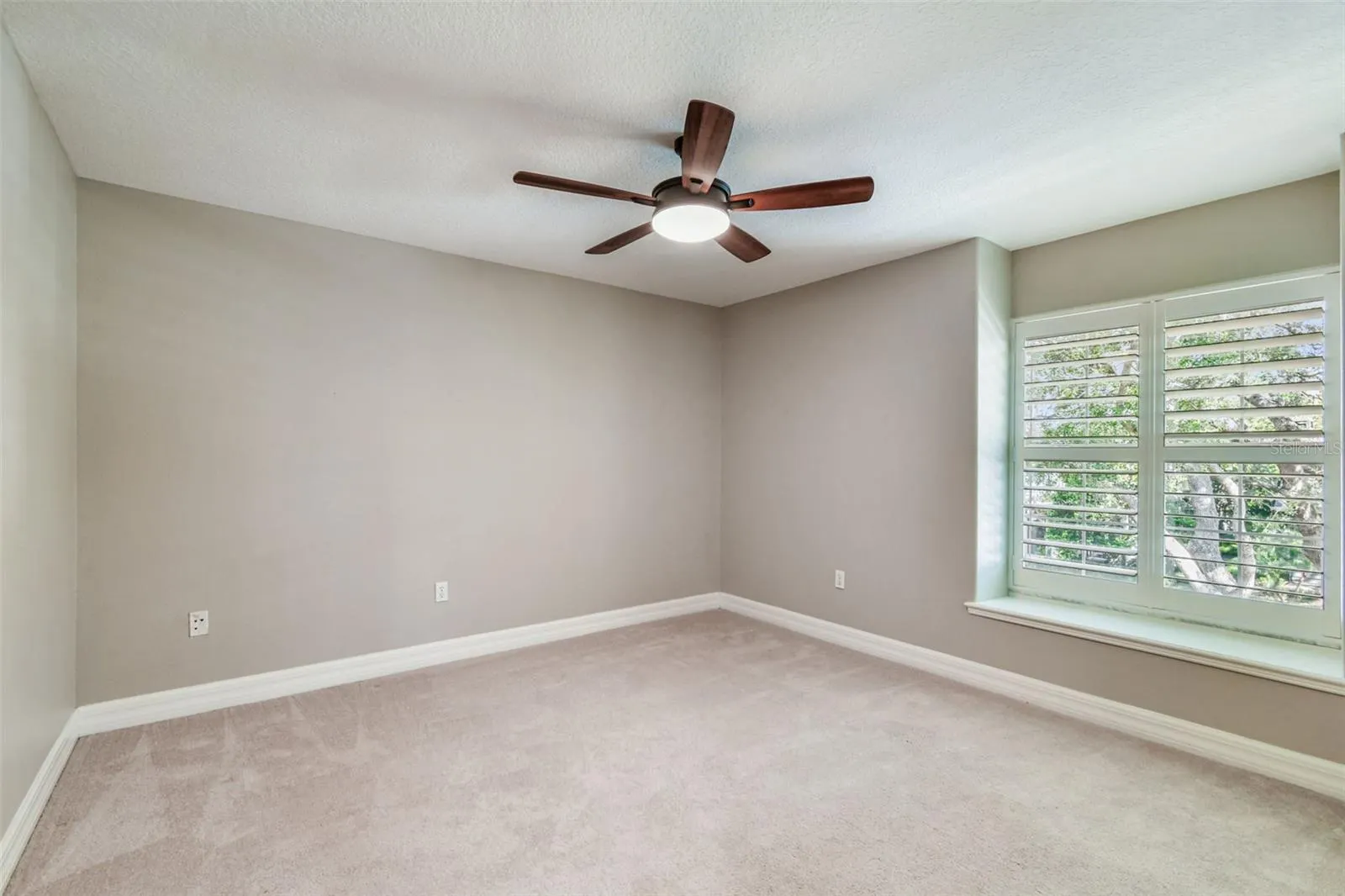 2522 W WATROUS AVE