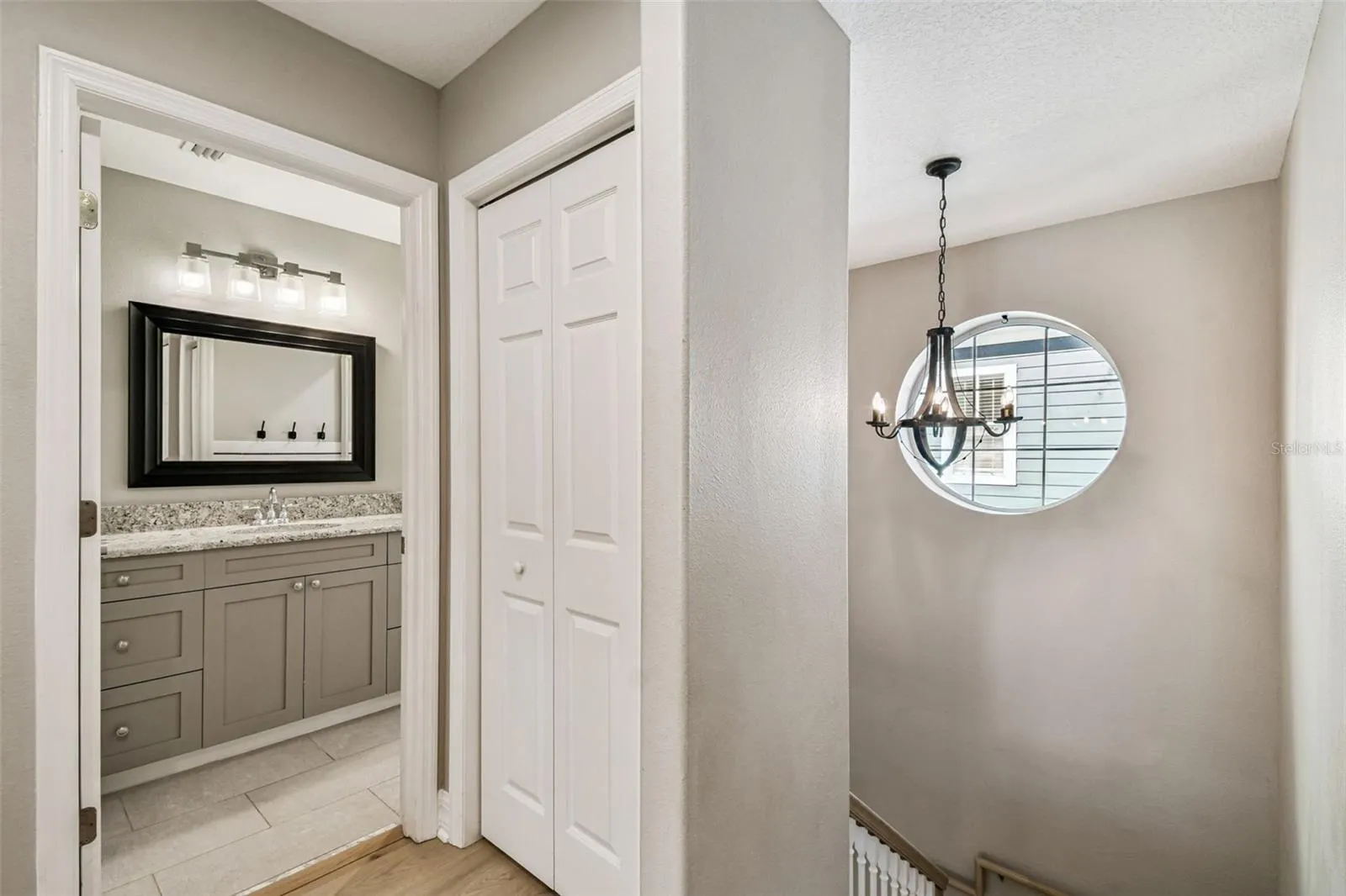 2522 W WATROUS AVE