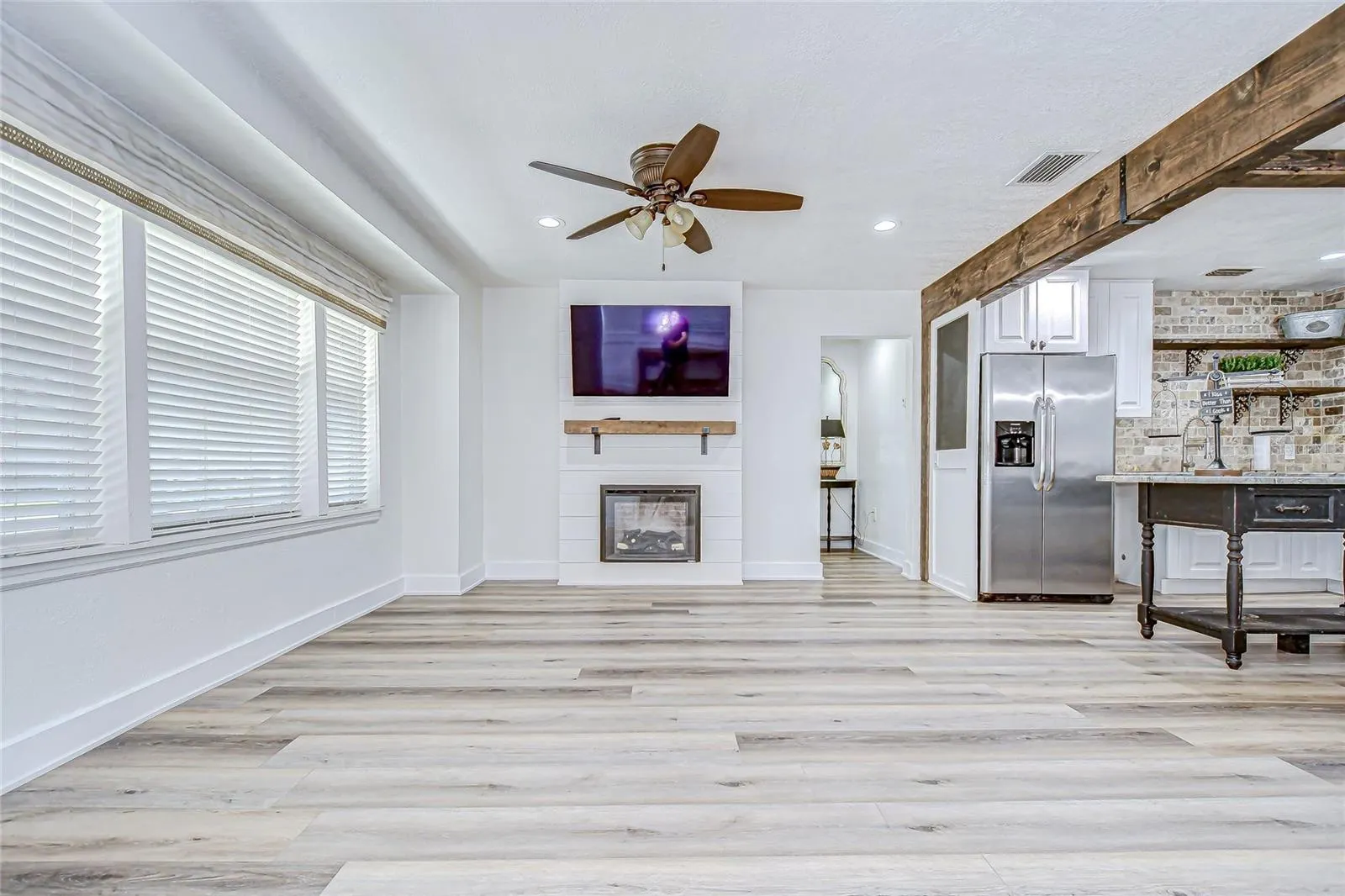 1013 W BERRY AVE