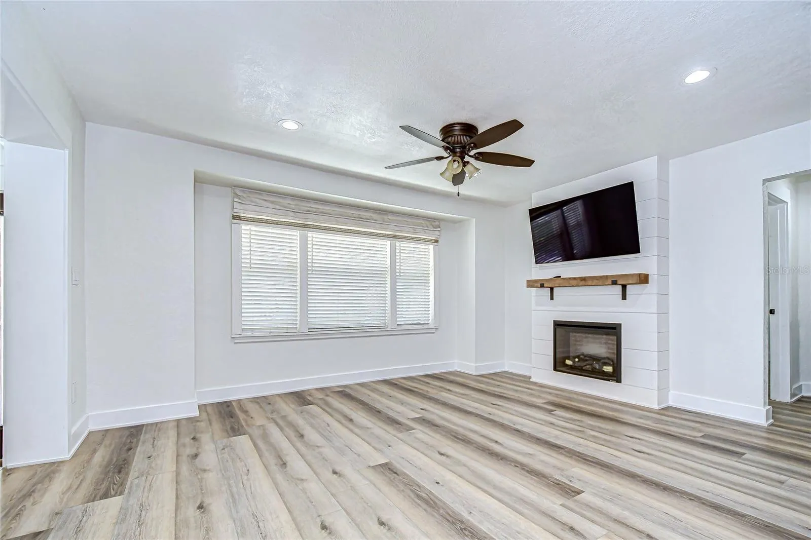 1013 W BERRY AVE