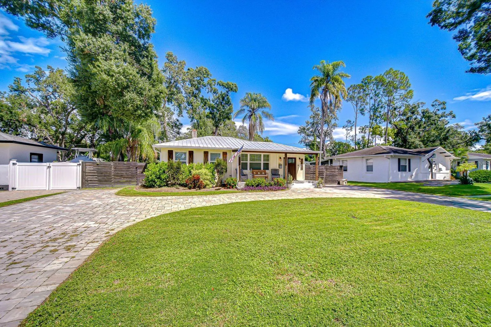 1013 W BERRY AVE