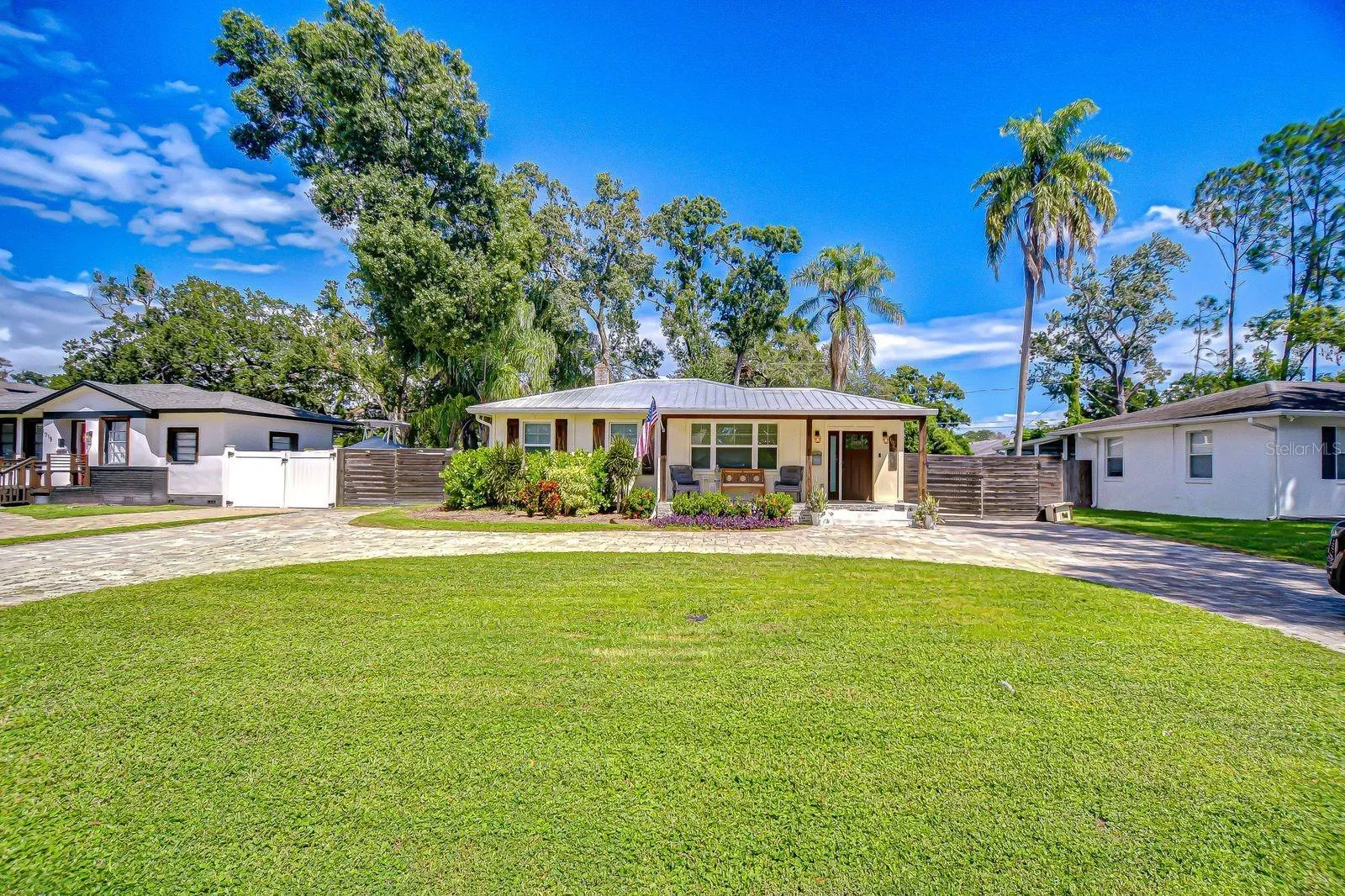 1013 W BERRY AVE