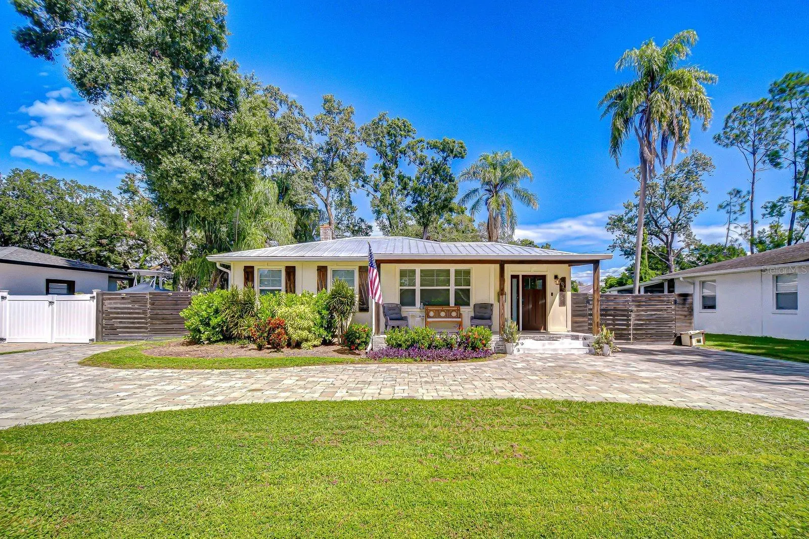 1013 W BERRY AVE