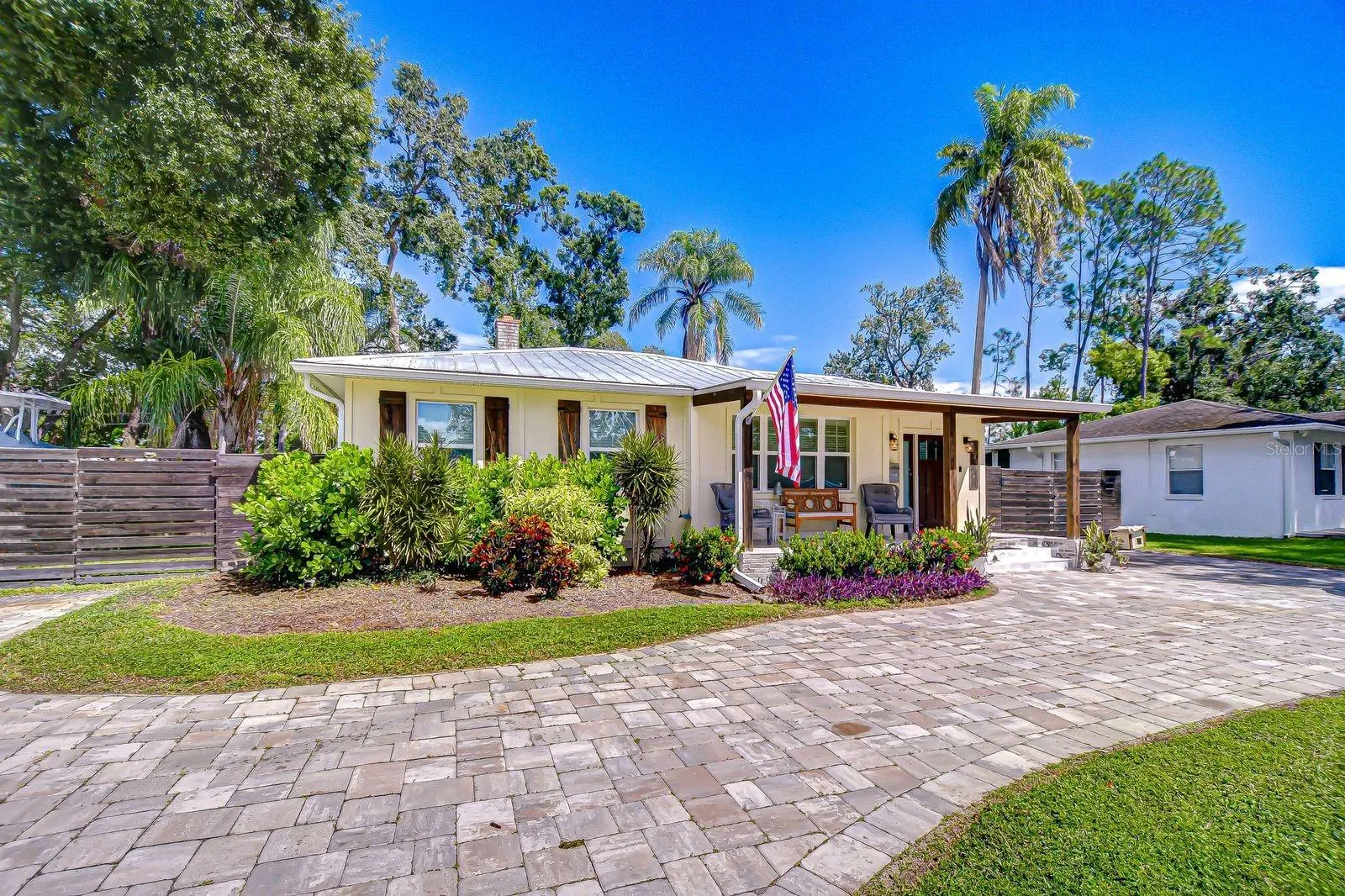 1013 W BERRY AVE