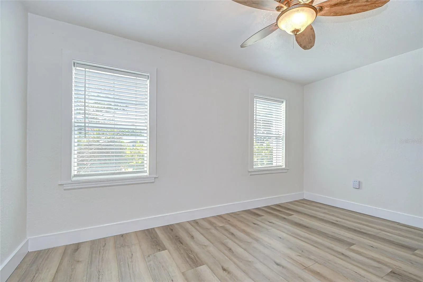 1013 W BERRY AVE