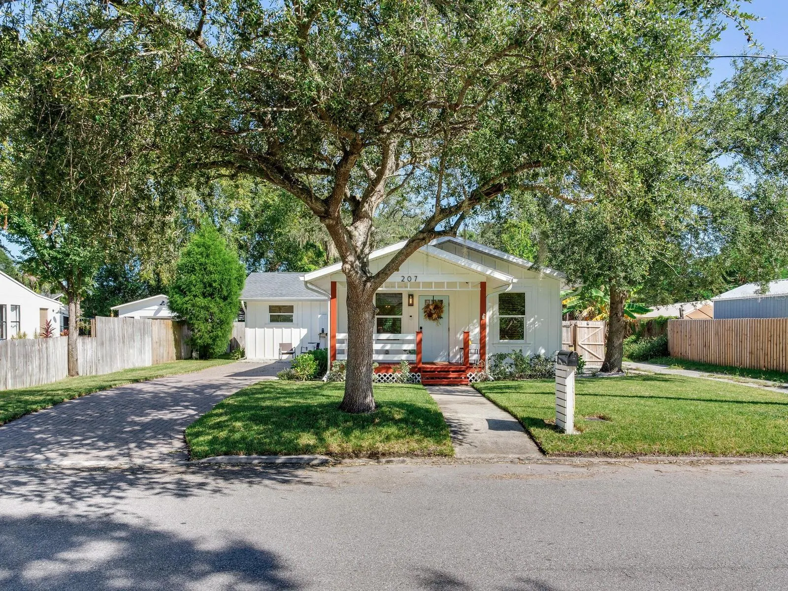 207 W IDLEWILD AVE