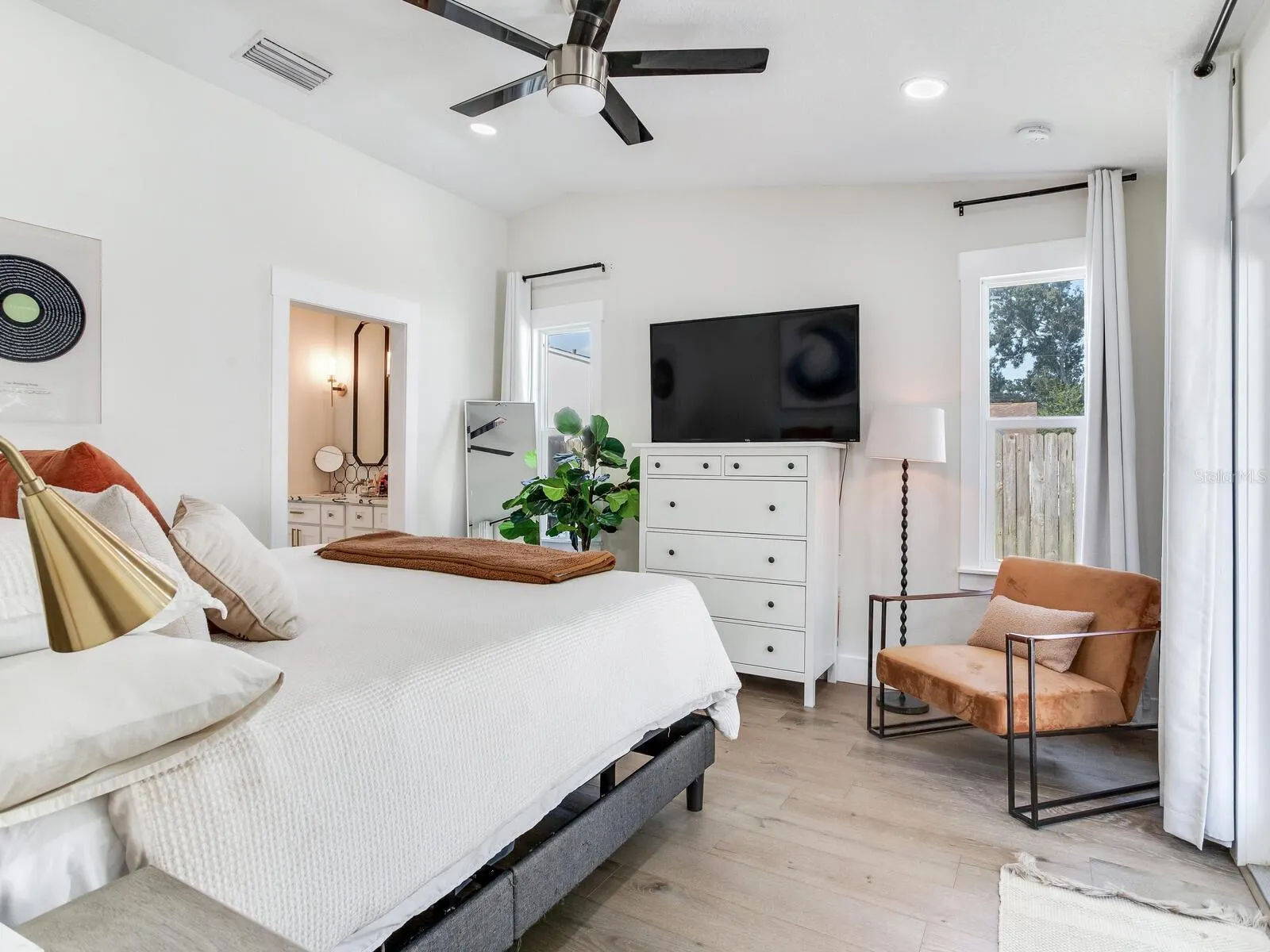 207 W IDLEWILD AVE