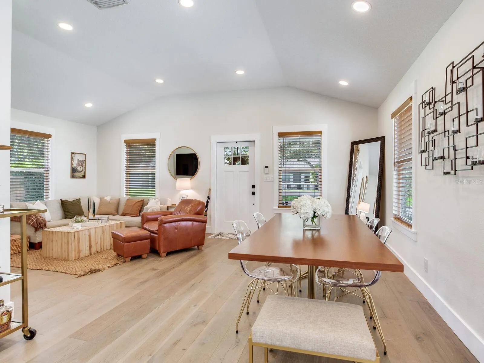 207 W IDLEWILD AVE